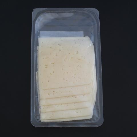 Упаковка сырной нарезки в газовой смеси
